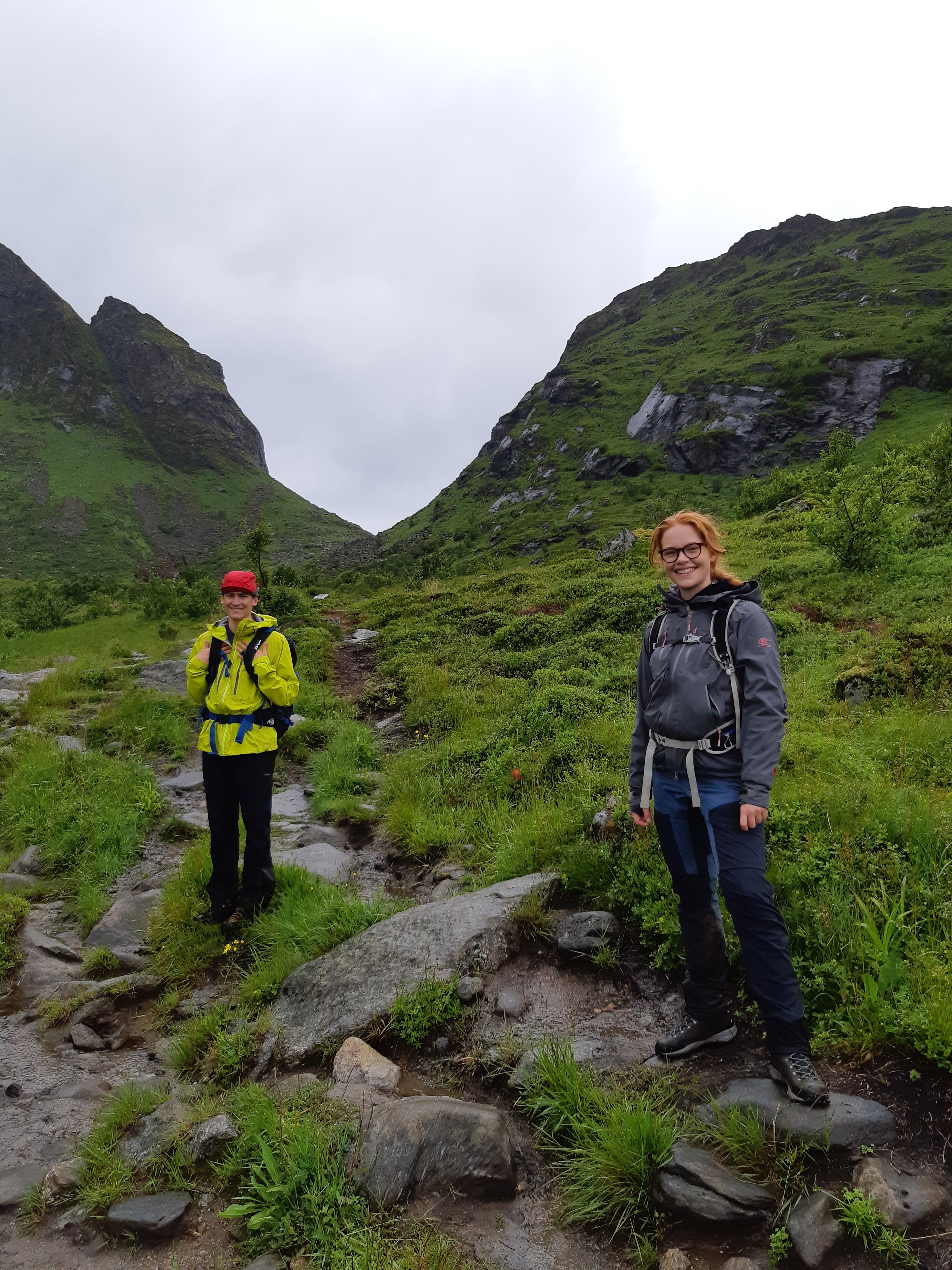 Masterstudentene Eirik og Hennie på feltarbeid i Lofotodden nasjonalpark