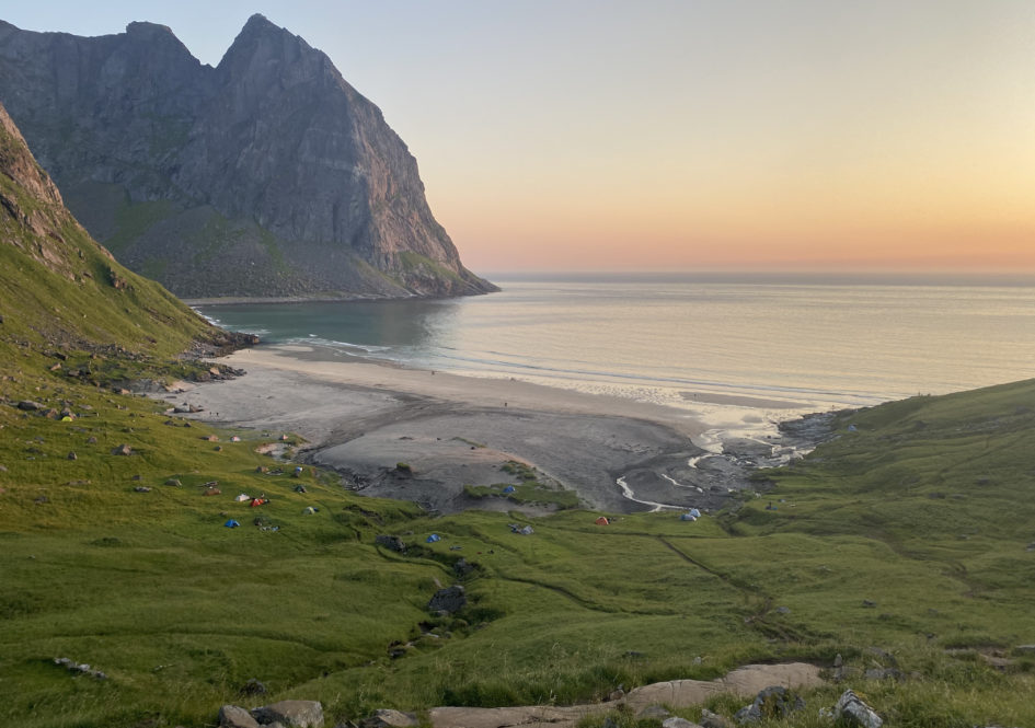 Teltleir i Kvalvika